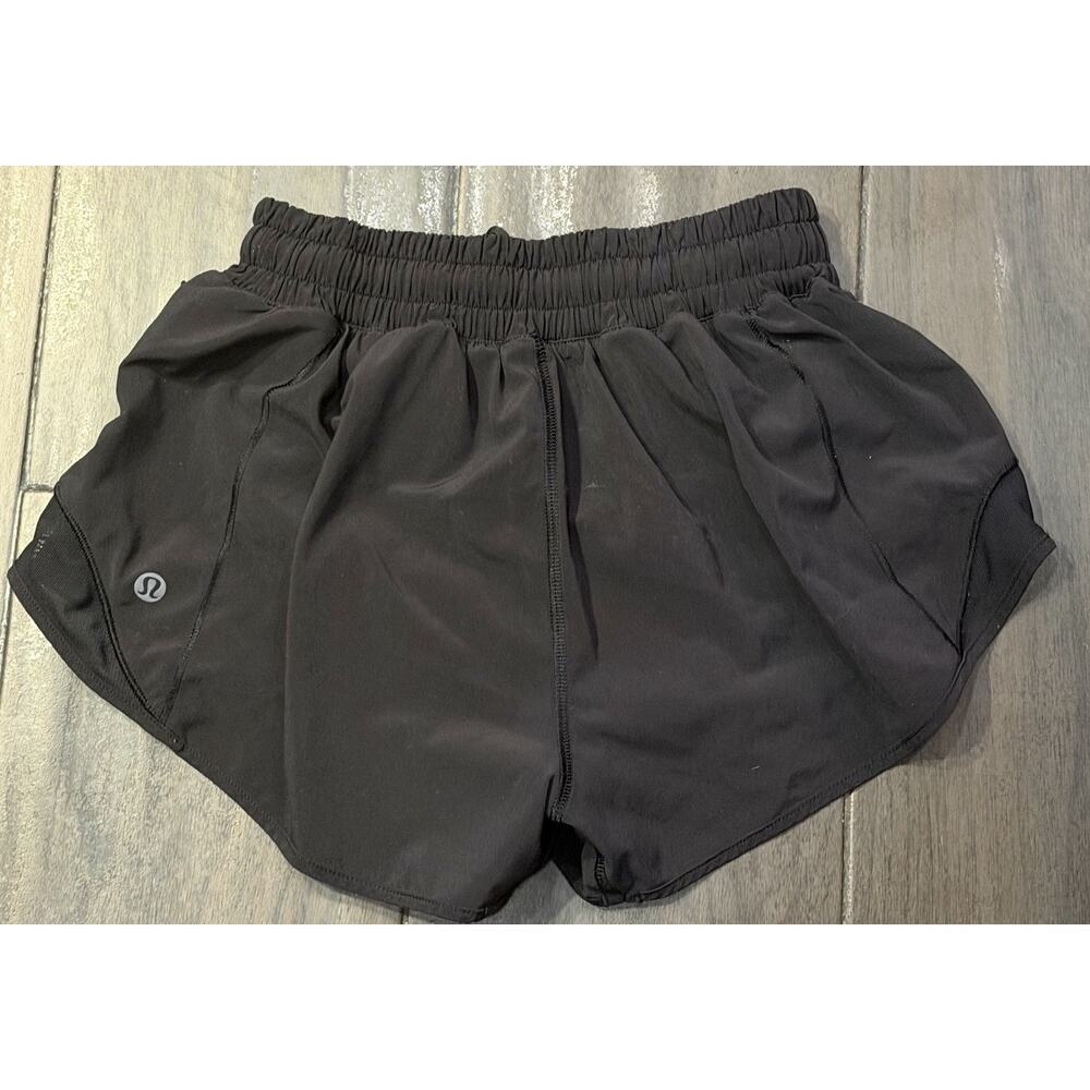 Lululemon Hotty Hot shorts in black Size 4 - Picture 2 of 4